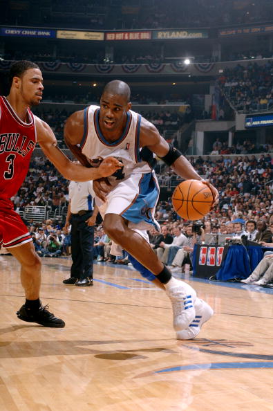 英雄联盟-比赛局势复杂引发热议！，Karsa在公牛比赛中锐不可当热度持续攀升