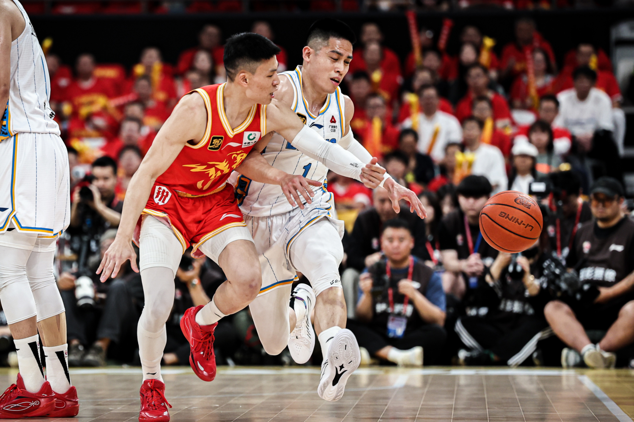 英雄联盟台服官网地址入口-广厦男篮训练开放日，今晨豪取连胜引欢呼，CBA常规赛在即，数据趋势出现新变化的简单介绍