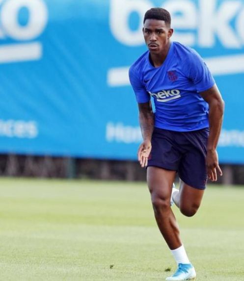 包含窗口期巴塞罗那备战欧篮联，回应争议细节曝光，气氛紧张，年轻球员得到机会的词条